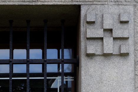 Re-chiseled swastika 