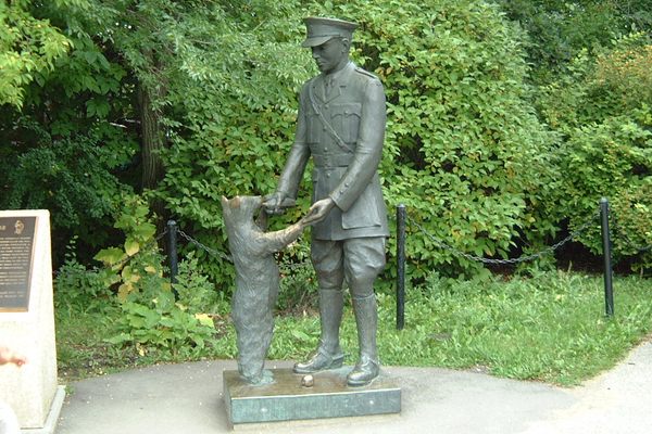 Statue of Harry Colebourn and Winnipeg the Bear.