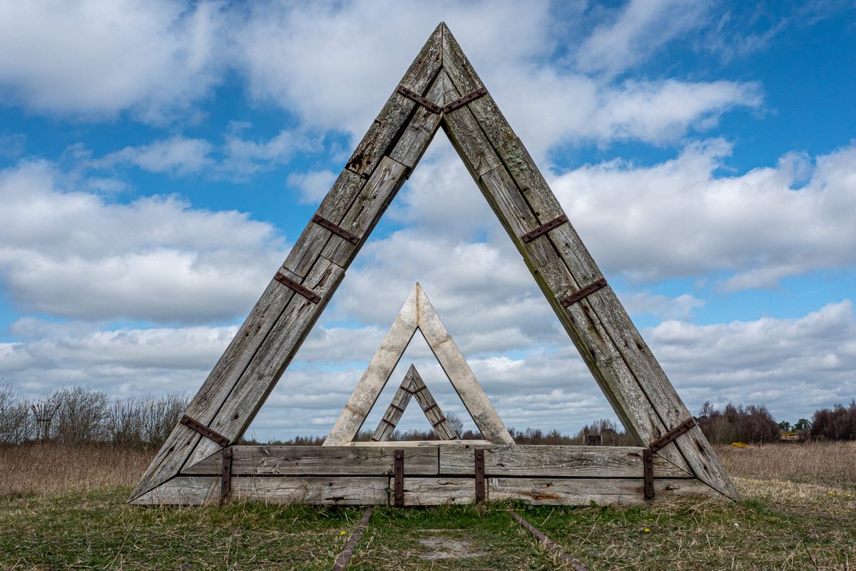 A series of three equilateral triangles comprises this sculpture by Kevin O’Dwyer called “60 Degrees.”