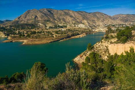 View from the viewing platform or Mirador to the  north of the reservoir in normal conditions.