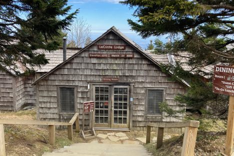 If you want to stay at this old-timey inn, you'll have to hike there yourself.