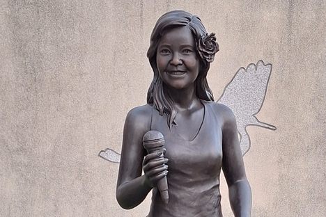 Teresa Teng Statue 