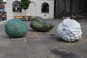 Custard apple, breadfruit, and soursop sculptures dedicated to the Caribbean diaspora in the UK. 
