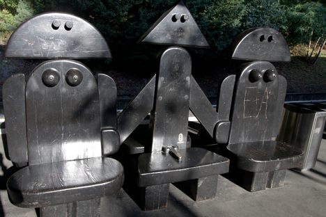 Dahlem-Dorf U-Bahn Station Benches