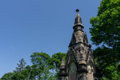 Notre-Dame-des-Neiges Cemetery
