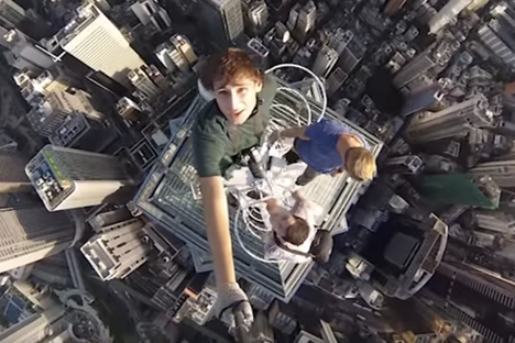Video Wonder: Selfies From the Top Of a Hong Kong Skyscraper