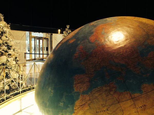 The Daily News Building Globe – New York, New York - Atlas Obscura