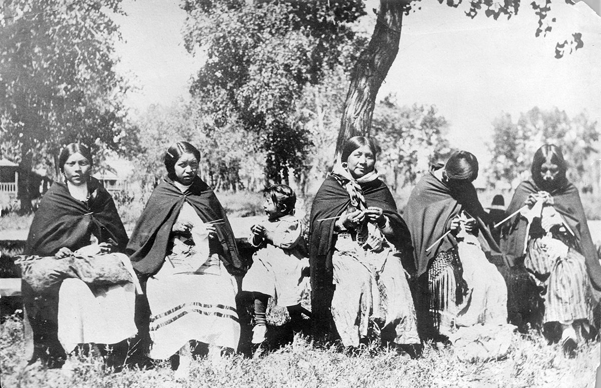 Knitters from the Uintah and Ouray Indian Red Cross Auxiliary Division in Fort Duchesne, Utah, 1918.