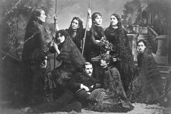 The Seven Sutherland Sisters, c. 1900.