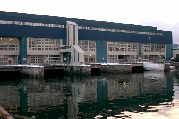 Submarine piers at Dora I