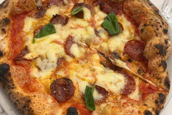 Pizza Diavola - tomato, fiordilatte, salame piccate, basil