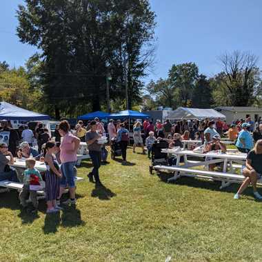 Formidable crowd at the 2021 Gordonsville Fried Chicken Festival!