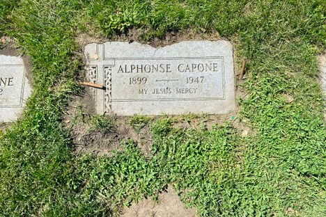 Al Capone's gravestone.