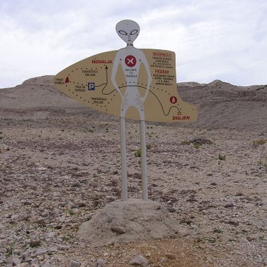 Alien with route details