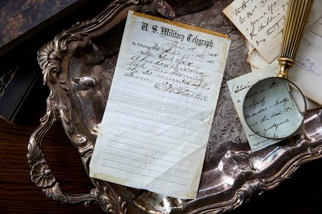 The original handwritten message that officially announced Abraham Lincoln's death. 