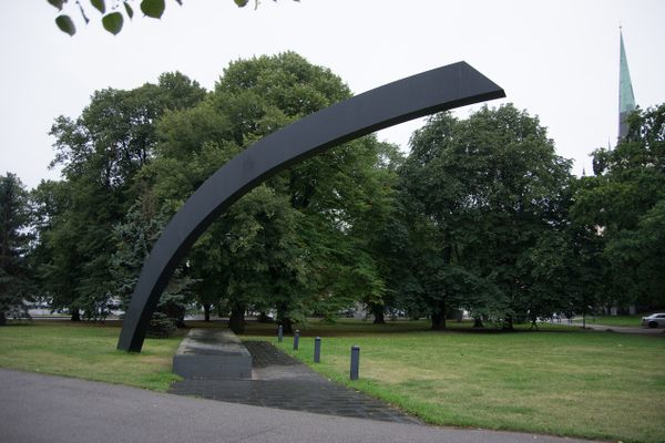 ‘Broken Line’ Memorial