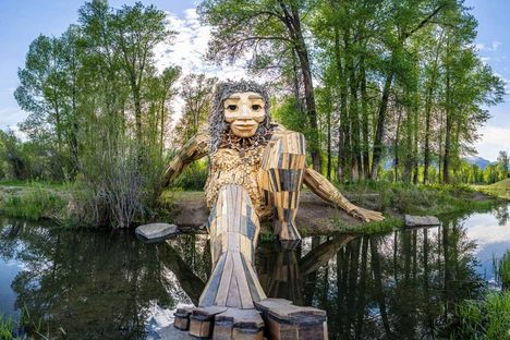 Mama Mimi is a 35-foot troll created by artist Thomas Dambo and made from recycled materials