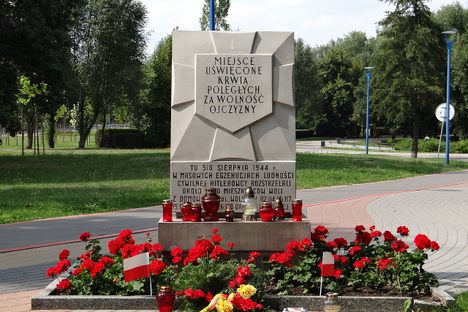 Tchorek plaque at the entrance of Edward Szymanski Park