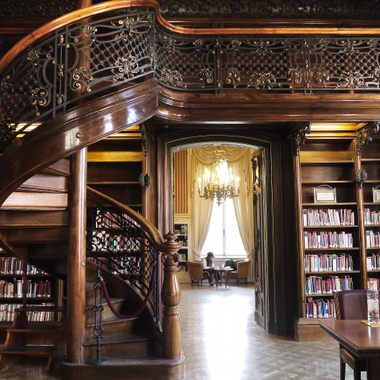 Reading room in the Ervin Szabo Library