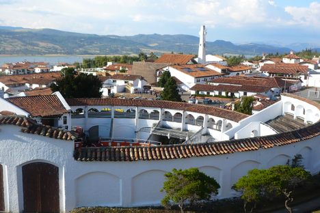 The town looks like a piece of Spain randomly transported to Colombia.