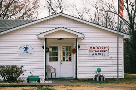 Drake Vintage Music & Curios. (rosehips/Flickr)