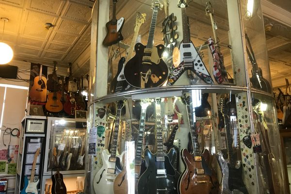 Round guitar disaplay