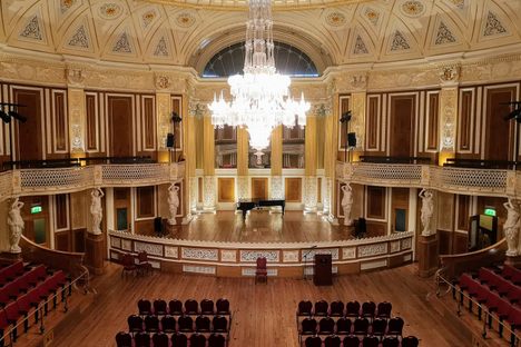 The small concert room.