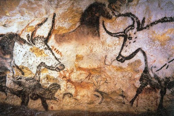 Cave of Lascaux; Prof Saxx/Photographer