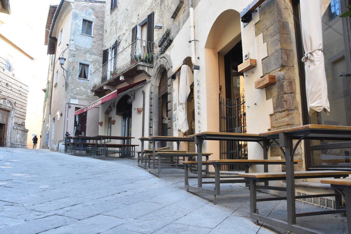 The streets of Montepulciano are empty. Even though the lockdown has ended in Italy, many shops are still closed. Without tourism, many shopkeepers are going into bankruptcy.