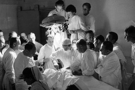 Vladimir Demikhov demonstrates, for an audience of experts, the implantation of an artificial heart–like device in a dog at the 18th International Congress of Surgery in Munich, on September 18, 1959. 
