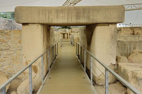 The walkway through the temples.