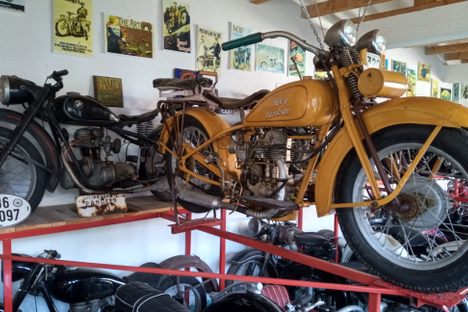 Muzejska zbirka starovremenskih motocikala (Motorcycle Museum in Pančevo)
