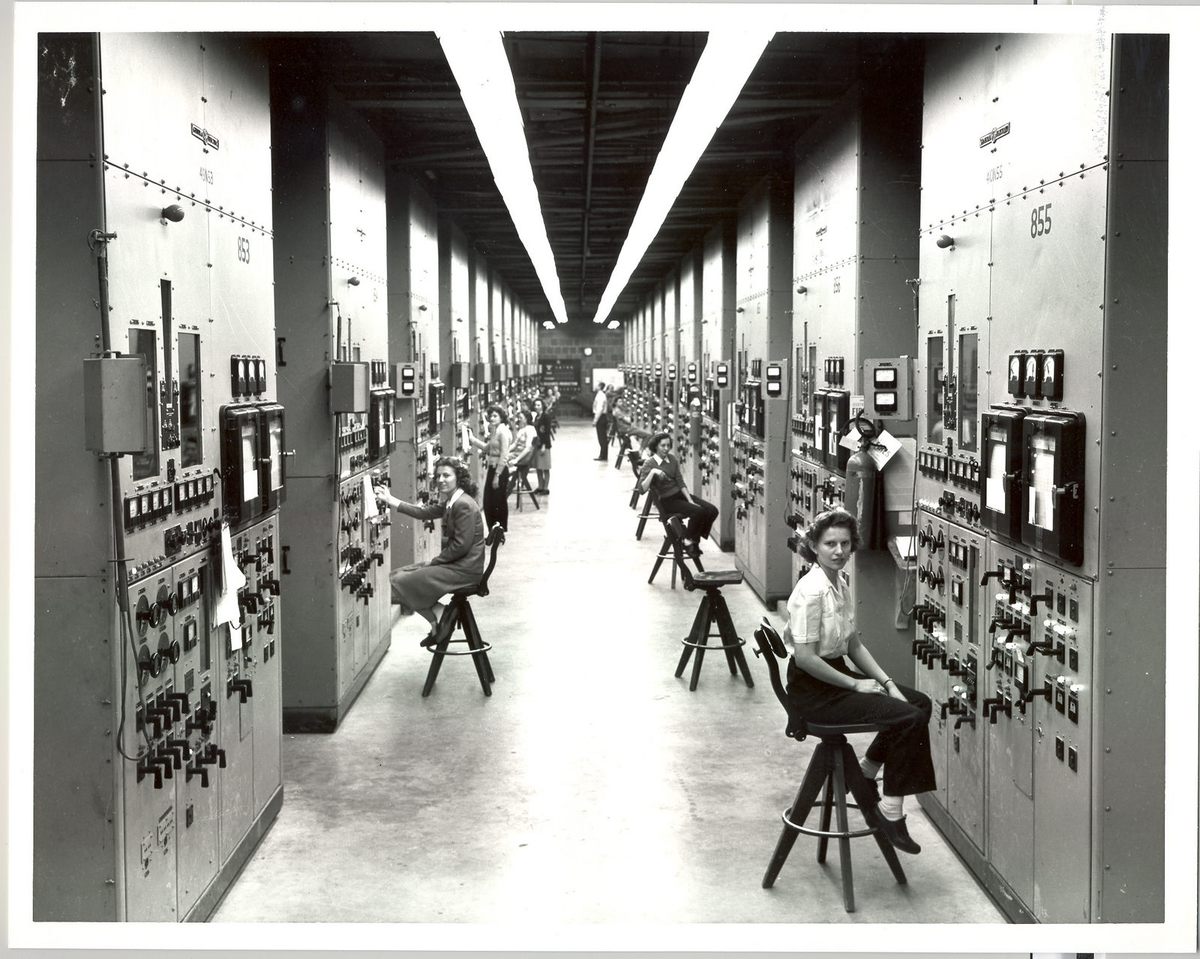 Women working at the Manhattan Project Oak Ridge site.