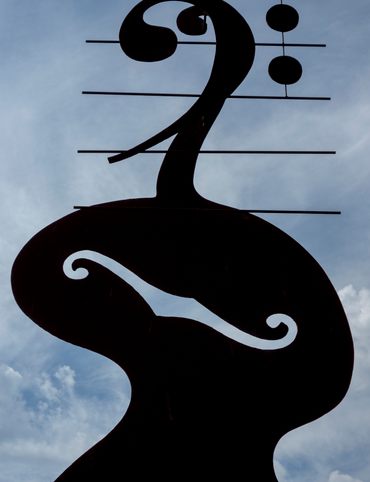 巴申琴是对一种大型乐器的致敬。