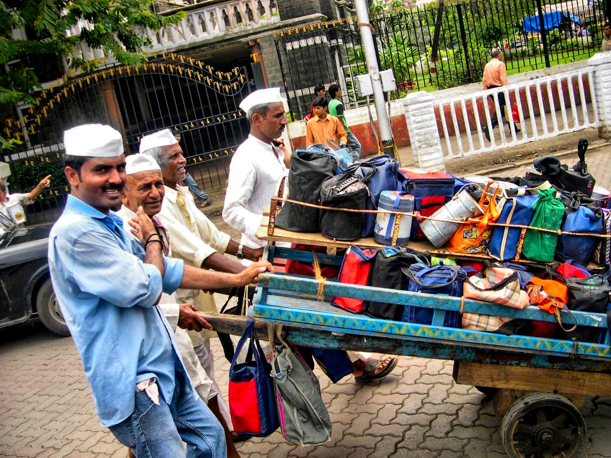 PSR Sustainability Foundation teams up with Mumbai Dabbawala for Historic  Pune expansion