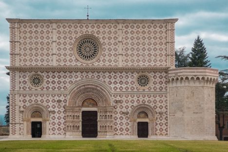 Facade of Basilica Sant a Maria Collemaggio