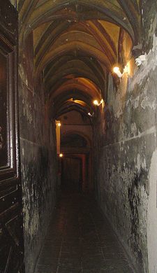 Secret passage - Wikipedia