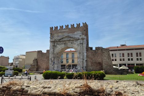 Arco di Augusto
