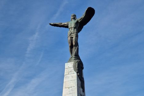 Monument to the Heroes of the Air