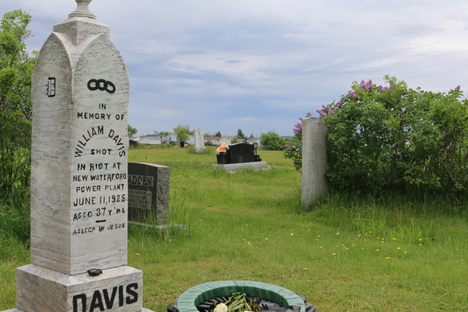 William Davis grave site