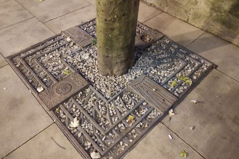 Roxburgh Court Tree Plaques
