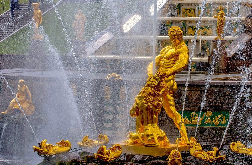 The Peterhof Fountains may be the least chill fountains.