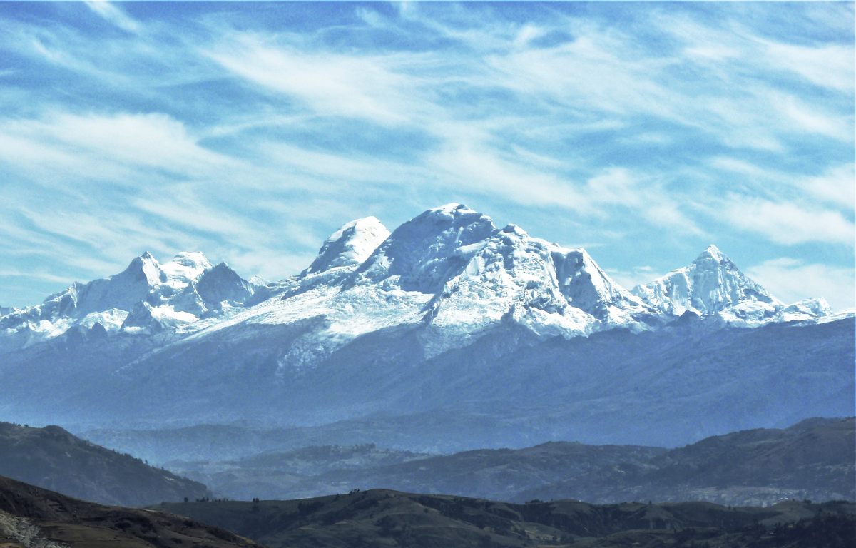 In 1908, Annie Smith Peck summited the northern peak of Huascarán in the western Andes. It is now known as Cumbre Aña Peck.