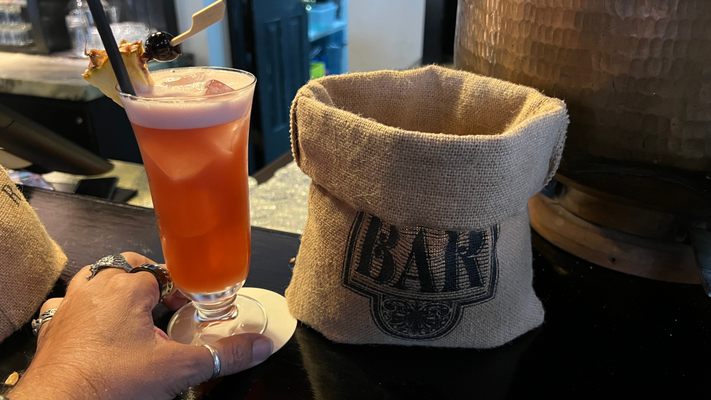 Long Bar in Singapore - Atlas Obscura