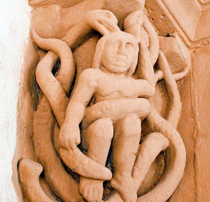 A <em>femme aux serpents</em> in Valence, France.