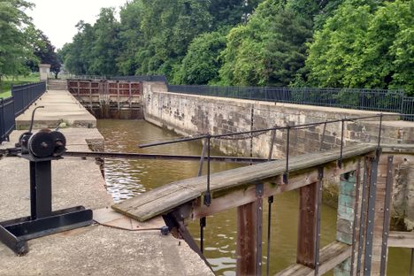 View into the lock's chamber. 