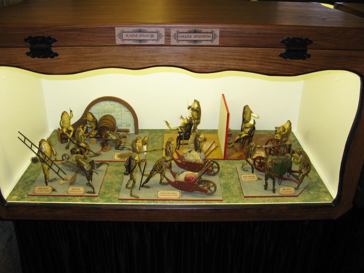 A Froggyland tableau.