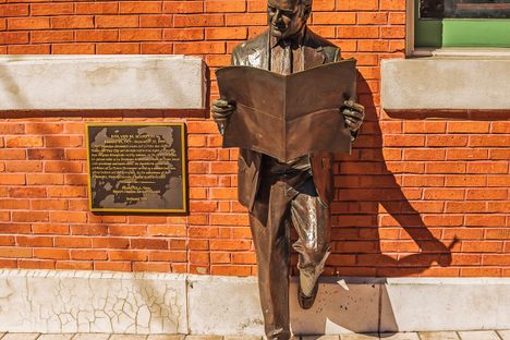 Statue of Roland Manteiga