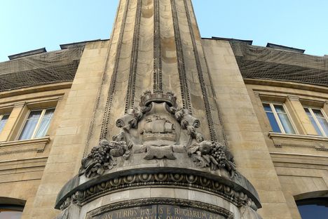 Medici Column
