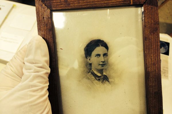 Bell’s personal photograph of Mabel.
